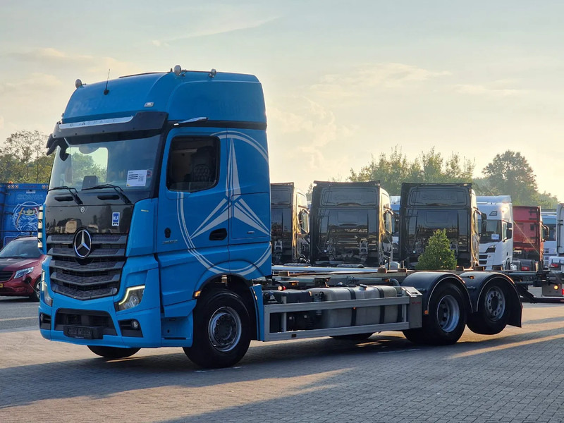 Mercedes-Benz Actros 2553 6x2 - BDF - Retarder - 4.90 WB - Loadlift - Full air - شاحنات الحاويات/ جسم علوي قابل للتغيير شاحنة: صور 3 Mercedes-Benz Actros 2553 6x2 - BDF - Retarder - 4.90 WB - Loadlift - Full air - شاحنات الحاويات/ جسم علوي قابل للتغيير شاحنة: صور 3