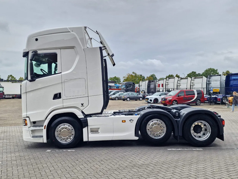 Scania 590S V8 NGS Highline 6x2/4 - New - Full spec - Retarder - Night clima - New dashboard - Leather - NEW - شاحنة جرار: صور 5 Scania 590S V8 NGS Highline 6x2/4 - New - Full spec - Retarder - Night clima - New dashboard - Leather - NEW - شاحنة جرار: صور 5