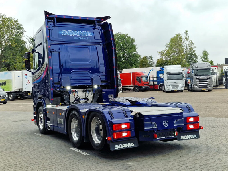 Scania 770S V8 NGS Highline 6x2 - Show truck - Special paint - Custom interior - Retarder - Full air - Night clima - شاحنة جرار: صور 5 Scania 770S V8 NGS Highline 6x2 - Show truck - Special paint - Custom interior - Retarder - Full air - Night clima - شاحنة جرار: صور 5
