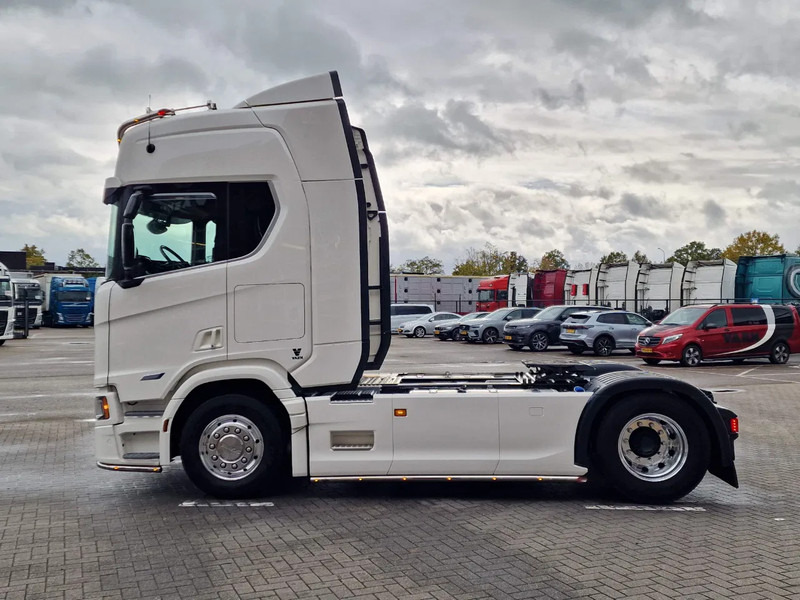 Scania R560 Highline 4x2 - Like new - Full spec - Facelift - Retarder - Night clima - Full air - Alloy wheels - شاحنة جرار: صور 4 Scania R560 Highline 4x2 - Like new - Full spec - Facelift - Retarder - Night clima - Full air - Alloy wheels - شاحنة جرار: صور 4