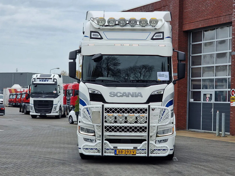 Scania R560 Highline 6x2 - BUFFL - Retarder - Full air - 3.15 WB - Leather - شاحنة جرار: صور 2 Scania R560 Highline 6x2 - BUFFL - Retarder - Full air - 3.15 WB - Leather - شاحنة جرار: صور 2