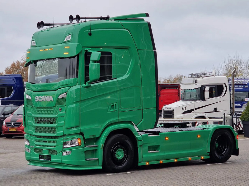 Scania S460 Highline 4x2 - NEW - Full spec - Custom exterior - Full air - Retarder - Show truck - شاحنة جرار: صور 4 Scania S460 Highline 4x2 - NEW - Full spec - Custom exterior - Full air - Retarder - Show truck - شاحنة جرار: صور 4