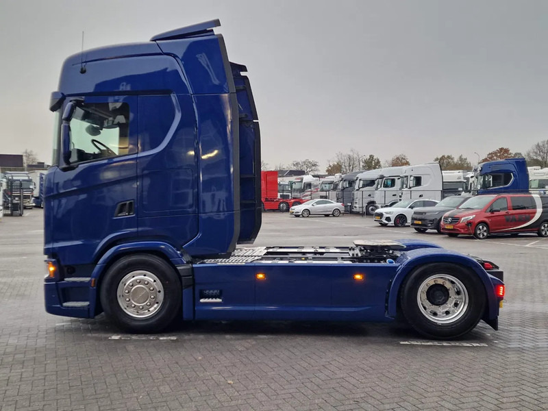 Scania S560 Highline 4x2 - Full spec - Retader - Night clima - Full air - Facelift - 2x tank - شاحنة جرار: صور 4 Scania S560 Highline 4x2 - Full spec - Retader - Night clima - Full air - Facelift - 2x tank - شاحنة جرار: صور 4