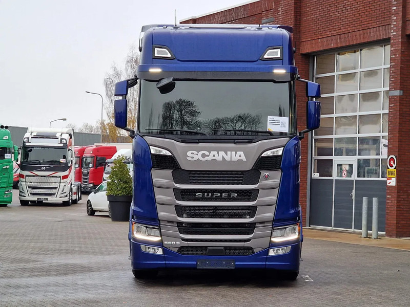 Scania S560 Highline 4x2 - Full spec - Retader - Night clima - Full air - Facelift - 2x tank - شاحنة جرار: صور 2 Scania S560 Highline 4x2 - Full spec - Retader - Night clima - Full air - Facelift - 2x tank - شاحنة جرار: صور 2