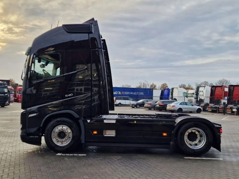 Volvo FH 13.500 Globetrotter XL 4x2 - NEW - Full spec - I parkcool - Full air - - شاحنة جرار: صور 3 Volvo FH 13.500 Globetrotter XL 4x2 - NEW - Full spec - I parkcool - Full air - - شاحنة جرار: صور 3