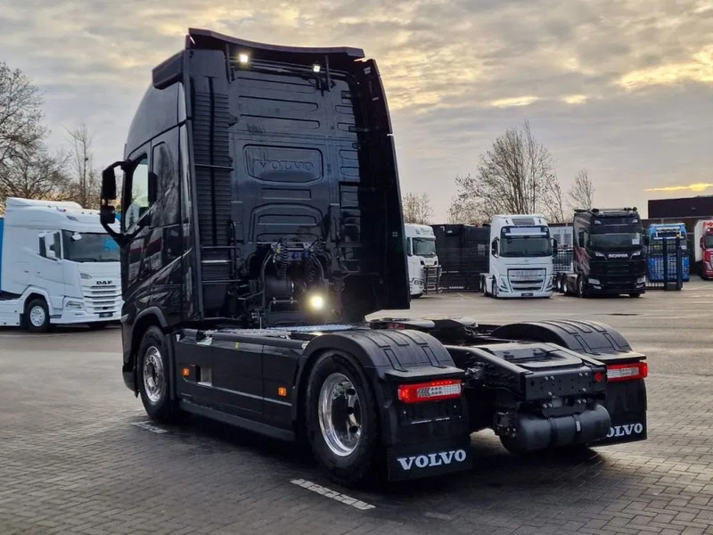Volvo FH 13.500 Globetrotter XL 4x2 - NEW - Full spec - I parkcool - Full air - - شاحنة جرار: صور 4 Volvo FH 13.500 Globetrotter XL 4x2 - NEW - Full spec - I parkcool - Full air - - شاحنة جرار: صور 4