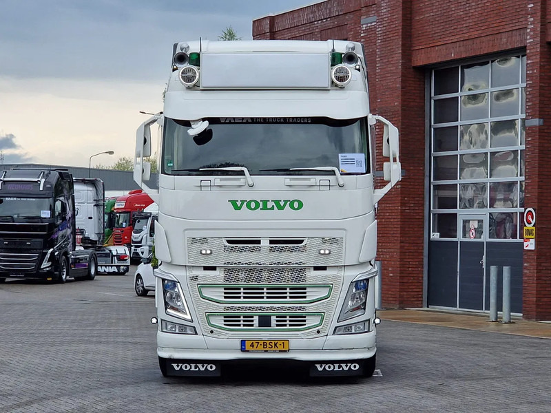 Volvo FH 13.540 Globetrotter 4x2 - Custom exterior - I parkcool - Navi - APK/TUV: 27-02-2026 - شاحنة جرار: صور 2 Volvo FH 13.540 Globetrotter 4x2 - Custom exterior - I parkcool - Navi - APK/TUV: 27-02-2026 - شاحنة جرار: صور 2