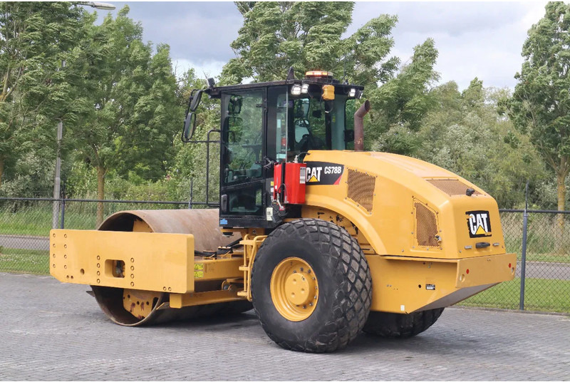 Caterpillar CS78B | TRIMBLE GPS | GOOD CONDITION - مدحلة: صور 3 Caterpillar CS78B | TRIMBLE GPS | GOOD CONDITION - مدحلة: صور 3