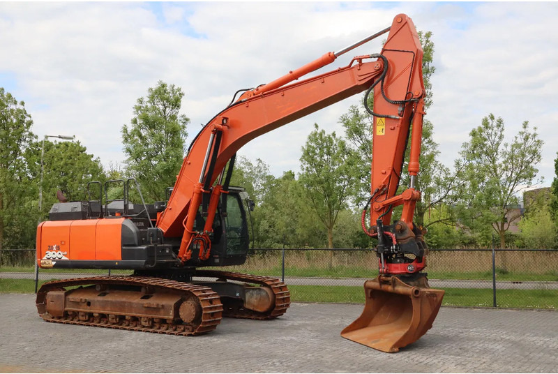 Hitachi ZX300 LC-6 | ROTOTILT | BUCKET | GPS - حفارات زحافة: صور 5 Hitachi ZX300 LC-6 | ROTOTILT | BUCKET | GPS - حفارات زحافة: صور 5