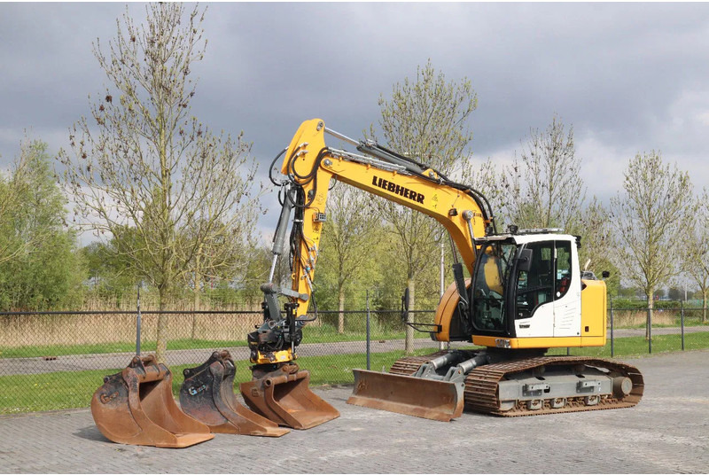 Liebherr R914 COMPACT S | ROTOTILT | 3X BUCKET | DOZERBLADE - حفارات زحافة: صور 2 Liebherr R914 COMPACT S | ROTOTILT | 3X BUCKET | DOZERBLADE - حفارات زحافة: صور 2