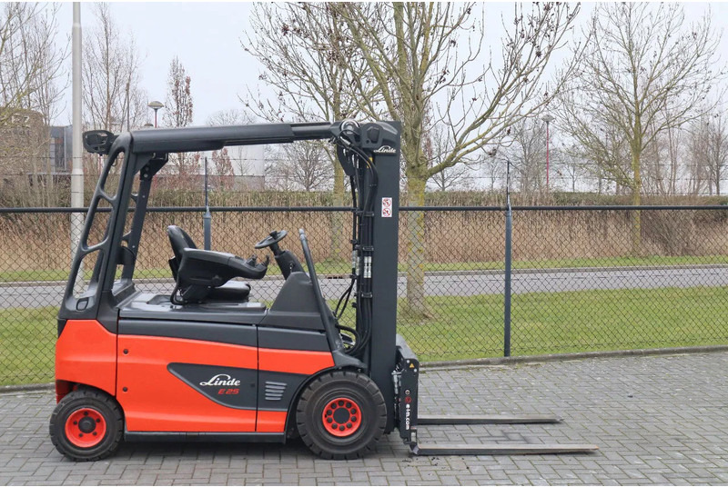 Linde E25 R-01 ROADSTER | DEMO | SIDESHIFT | FORK SPREADERS - رافعة شوكية كهربائية: صور 4 Linde E25 R-01 ROADSTER | DEMO | SIDESHIFT | FORK SPREADERS - رافعة شوكية كهربائية: صور 4