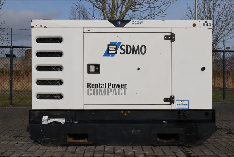 SDMO R44C3 | 44 KVA | GOOD WORKING - مجموعة المولدات: صور 1 SDMO R44C3 | 44 KVA | GOOD WORKING - مجموعة المولدات: صور 1