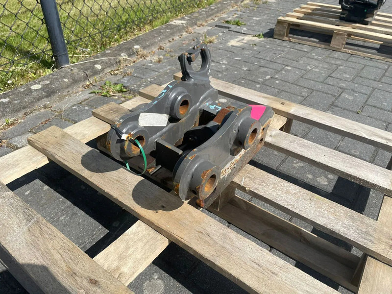 SMP S30 | HALF-AUTO QUICK COUPLER | SNELWISSEL | VOLVO EC18 - وصلة الربط للمعدات المعلقة - آلات البناء: صور 3 SMP S30 | HALF-AUTO QUICK COUPLER | SNELWISSEL | VOLVO EC18 - وصلة الربط للمعدات المعلقة - آلات البناء: صور 3