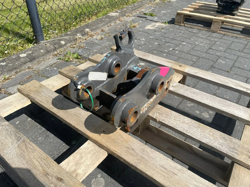 SMP S60 | HALF-AUTO QUICK COUPLER | SNELWISSEL | VOLVO EC18 - ماكينة القص الهيدروليكي - آلات البناء: صور 3 SMP S60 | HALF-AUTO QUICK COUPLER | SNELWISSEL | VOLVO EC18 - ماكينة القص الهيدروليكي - آلات البناء: صور 3
