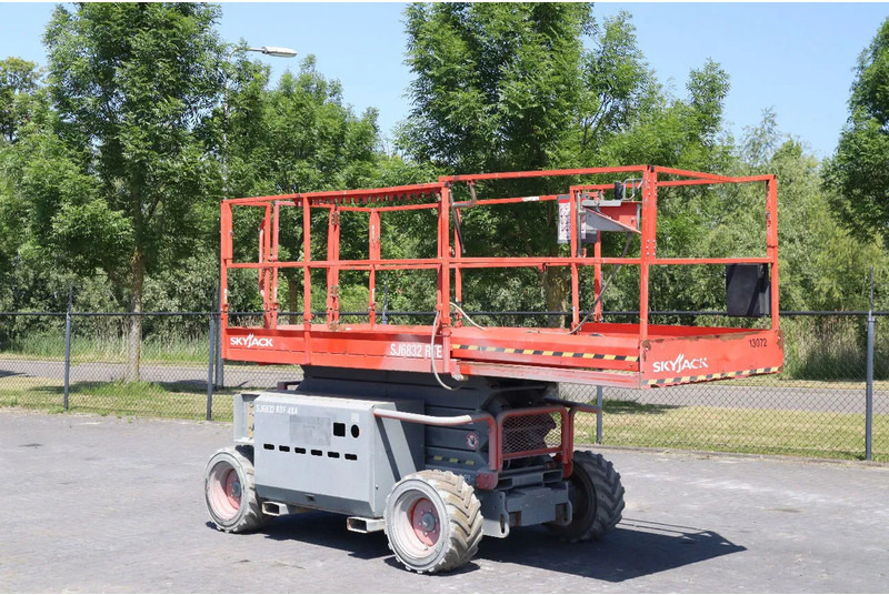 Skyjack SJ 6832 RTE | 12 METER | 454 KG - رافعات مقصية: صور 5 Skyjack SJ 6832 RTE | 12 METER | 454 KG - رافعات مقصية: صور 5