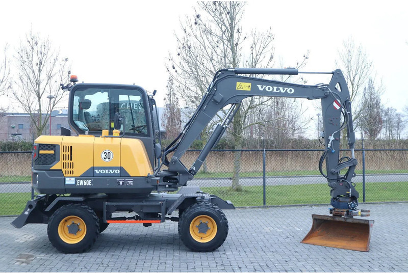 Volvo EW60E | DEMO | 30 KM/H | ROTOTILT + GRIPPER | BUCKET - حفارة على عجلات: صور 4 Volvo EW60E | DEMO | 30 KM/H | ROTOTILT + GRIPPER | BUCKET - حفارة على عجلات: صور 4