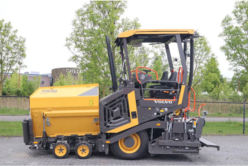 Volvo P2870 D ABG | ASPHALT PAVER | NEW / UNUSED | BOMAG BF300 - آلة أسفلت: صور 1 Volvo P2870 D ABG | ASPHALT PAVER | NEW / UNUSED | BOMAG BF300 - آلة أسفلت: صور 1