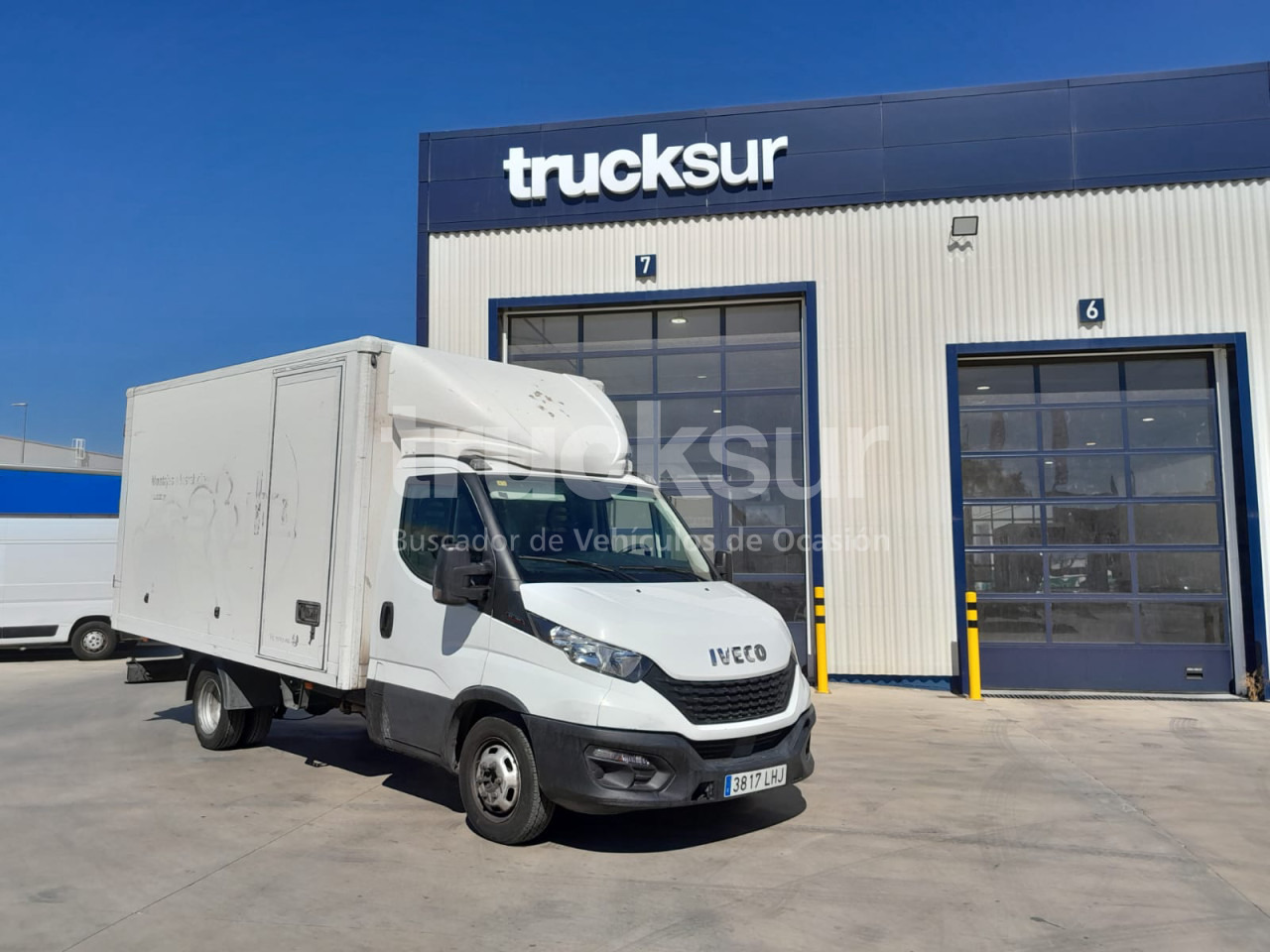 IVECO 35C16 GV - الشاحنات الصغيرة صندوق مغلق: صور 1 IVECO 35C16 GV - الشاحنات الصغيرة صندوق مغلق: صور 1