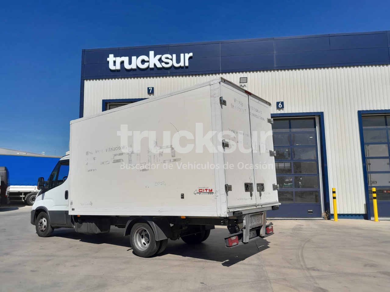 IVECO 35C16 GV - الشاحنات الصغيرة صندوق مغلق: صور 4 IVECO 35C16 GV - الشاحنات الصغيرة صندوق مغلق: صور 4