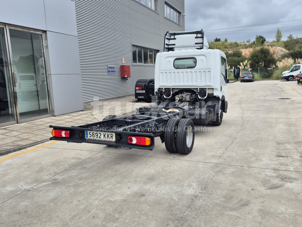NISSAN NT 400 - الشاسيه شاحنة: صور 4 NISSAN NT 400 - الشاسيه شاحنة: صور 4