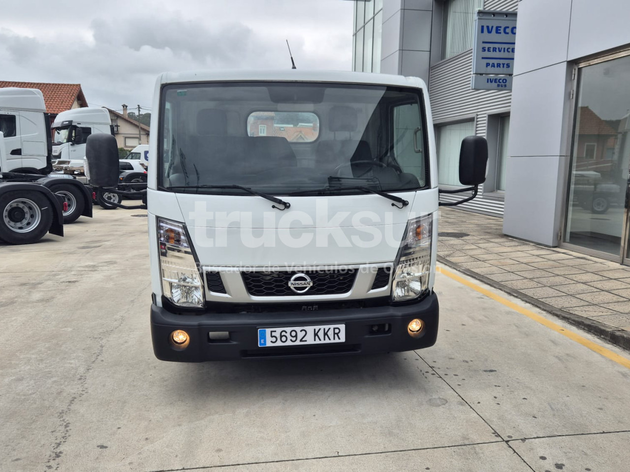 NISSAN NT 400 - الشاسيه شاحنة: صور 3 NISSAN NT 400 - الشاسيه شاحنة: صور 3