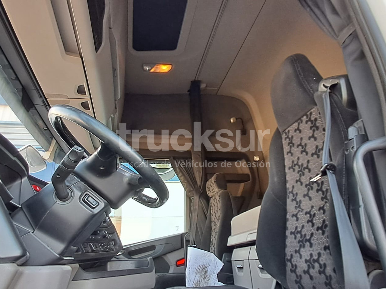 شاحنة جرار SCANIA R450: صور 9