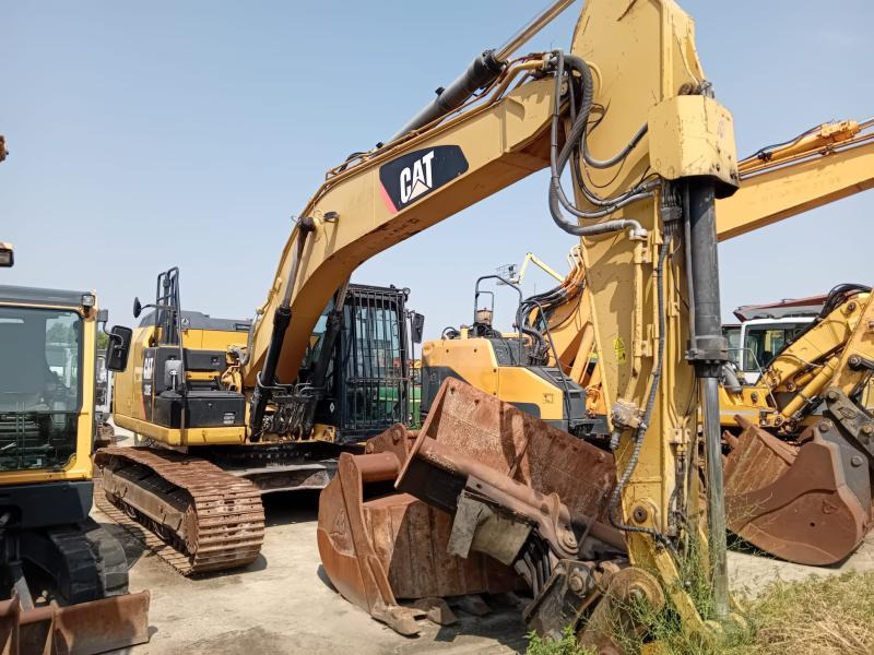 Caterpillar 320EL - حفارات زحافة: صور 1 Caterpillar 320EL - حفارات زحافة: صور 1