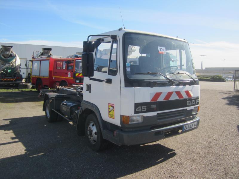 DAF 45 ATI 130 - شاحنة ذات الخطاف: صور 1 DAF 45 ATI 130 - شاحنة ذات الخطاف: صور 1