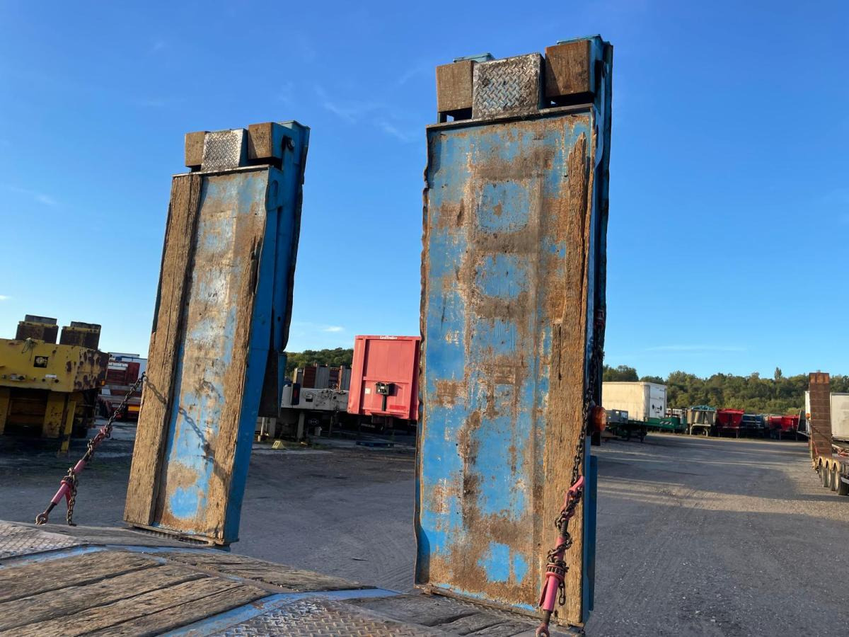 عربة مسطحة منخفضة نصف مقطورة Kaiser: صور 13 عربة مسطحة منخفضة نصف مقطورة Kaiser: صور 13