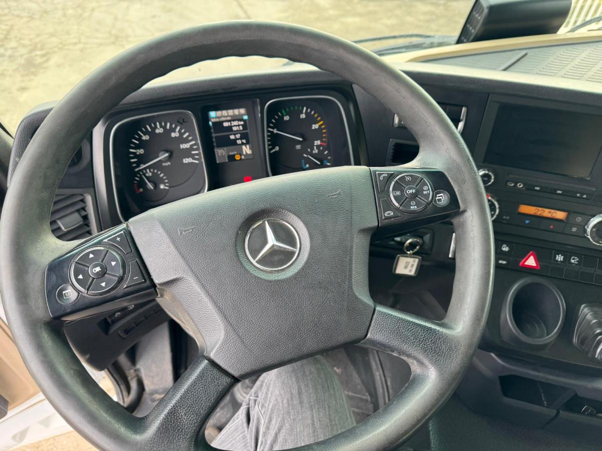 شاحنة جرار Mercedes Actros 1845: صور 17 شاحنة جرار Mercedes Actros 1845: صور 17