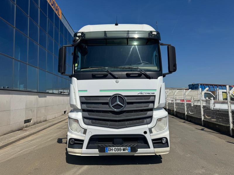 Mercedes Actros 1845 - شاحنة جرار: صور 3 Mercedes Actros 1845 - شاحنة جرار: صور 3