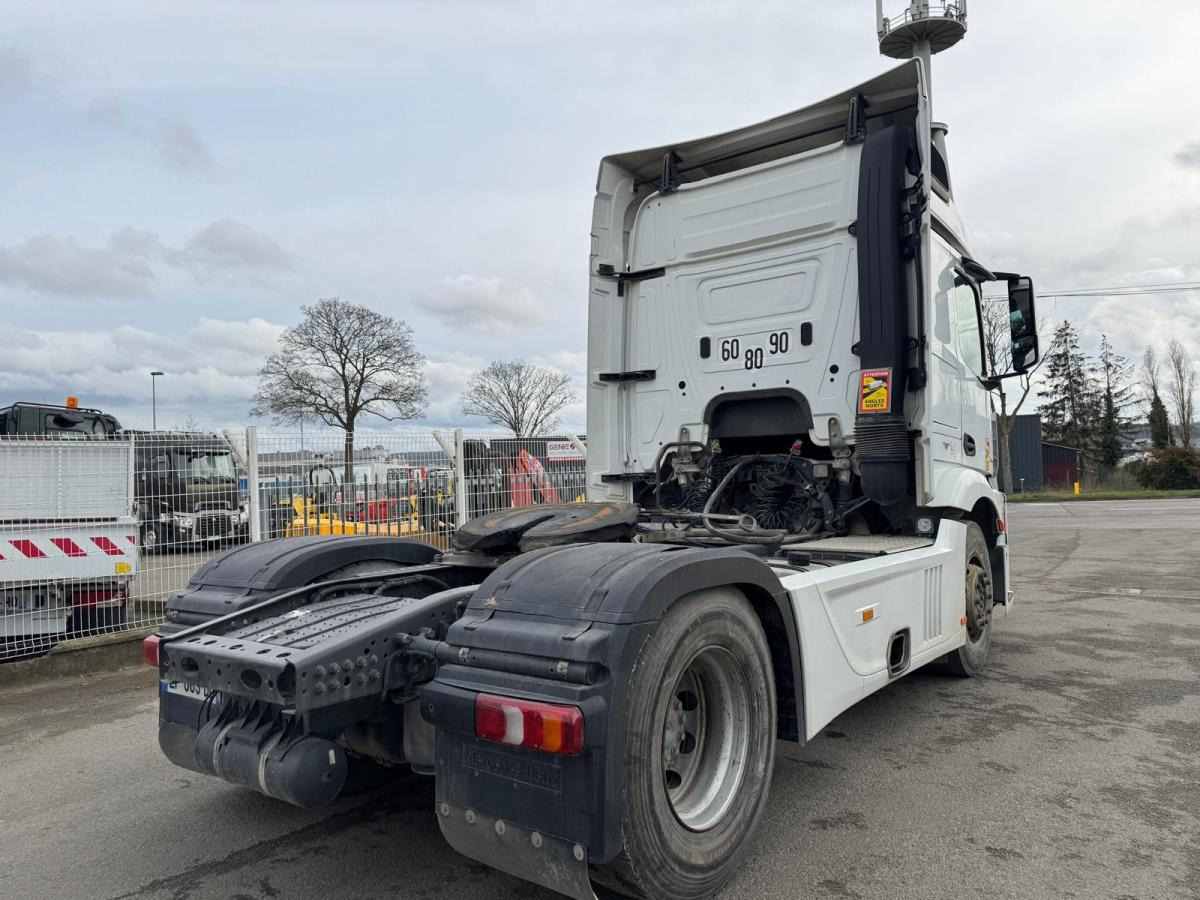 شاحنة جرار Mercedes Actros 1845: صور 9 شاحنة جرار Mercedes Actros 1845: صور 9