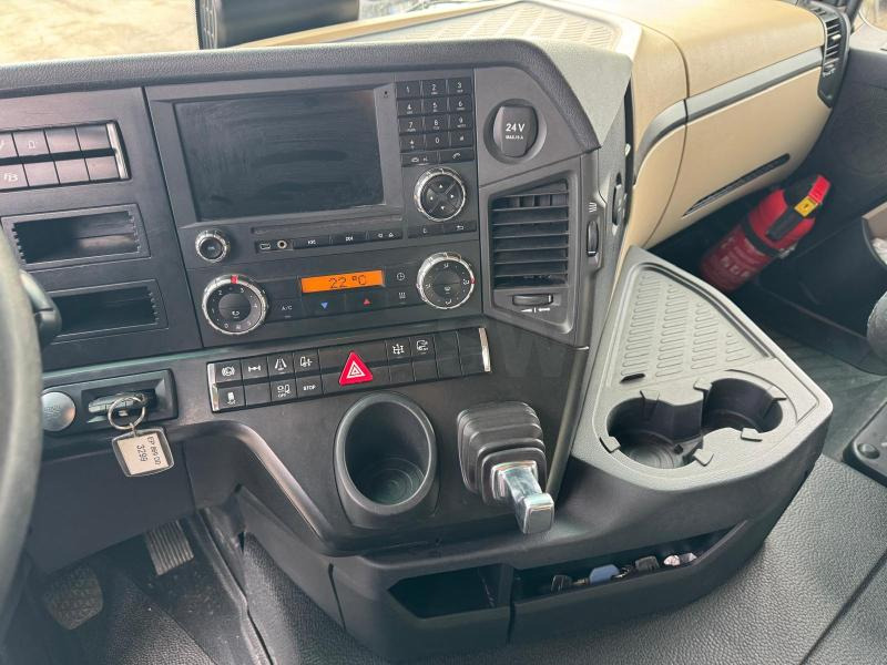 شاحنة جرار Mercedes Actros 1845: صور 16 شاحنة جرار Mercedes Actros 1845: صور 16