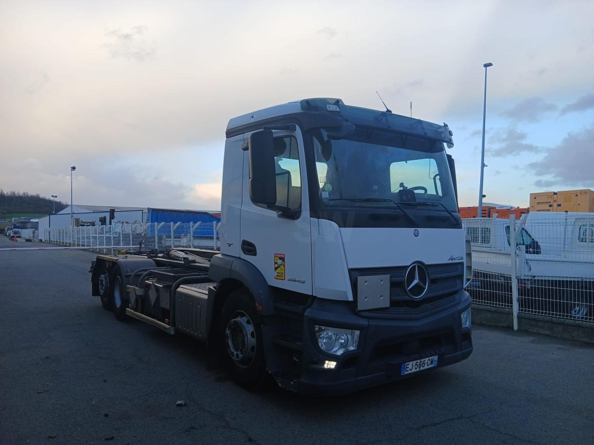 Mercedes Antos 2543 - شاحنة ذات الخطاف: صور 3 Mercedes Antos 2543 - شاحنة ذات الخطاف: صور 3