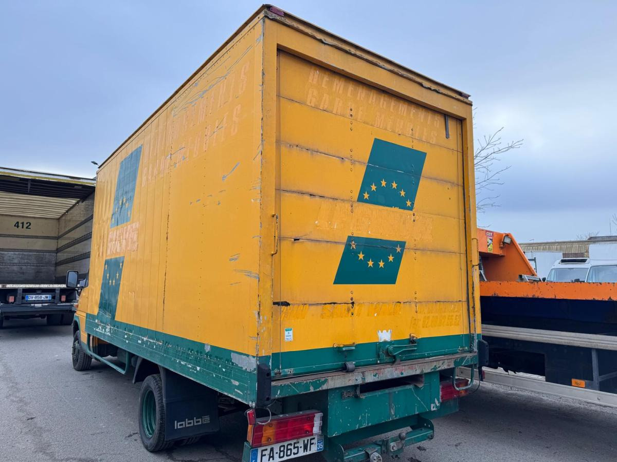 Mercedes Sprinter - الشاحنات الصغيرة صندوق مغلق: صور 3 Mercedes Sprinter - الشاحنات الصغيرة صندوق مغلق: صور 3