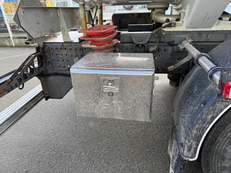 شاحنة صهريج لنقل الوقود Renault Premium 370 DXI: صور 13