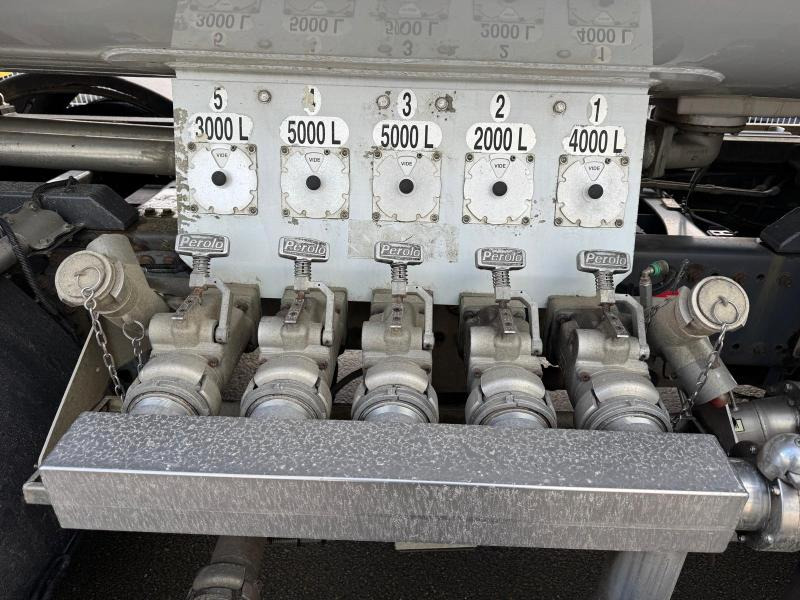 شاحنة صهريج لنقل الوقود Renault Premium 370 DXI: صور 9