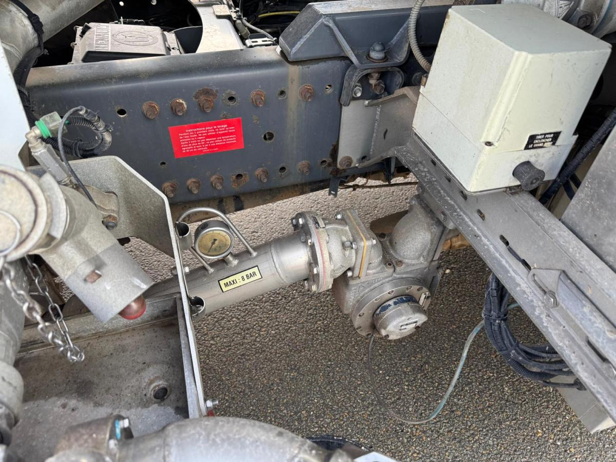 شاحنة صهريج لنقل الوقود Renault Premium 370 DXI: صور 10