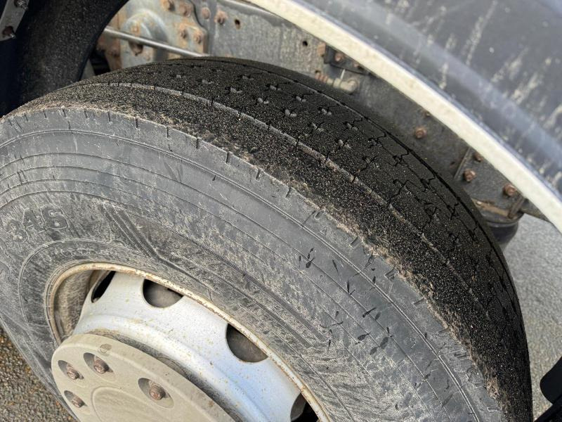 شاحنة صهريج لنقل الوقود Renault Premium 370 DXI: صور 17