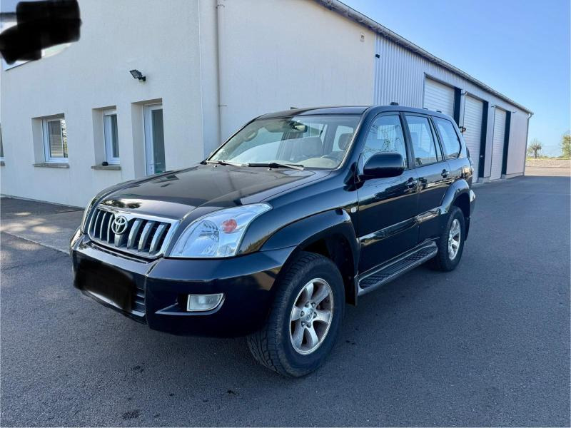 Toyota Land Cruiser - سيارة دفع رباعي: صور 1 Toyota Land Cruiser - سيارة دفع رباعي: صور 1