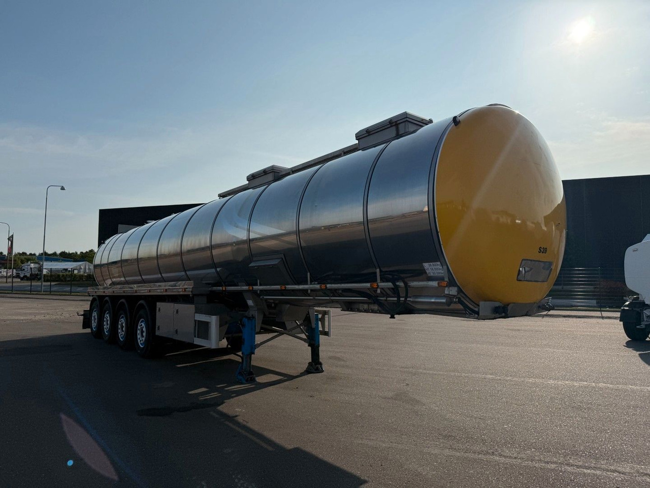 Burg VM Tarm 4 axle 33.000 L Vogelsang - نصف مقطورة صهريج: صور 2 Burg VM Tarm 4 axle 33.000 L Vogelsang - نصف مقطورة صهريج: صور 2