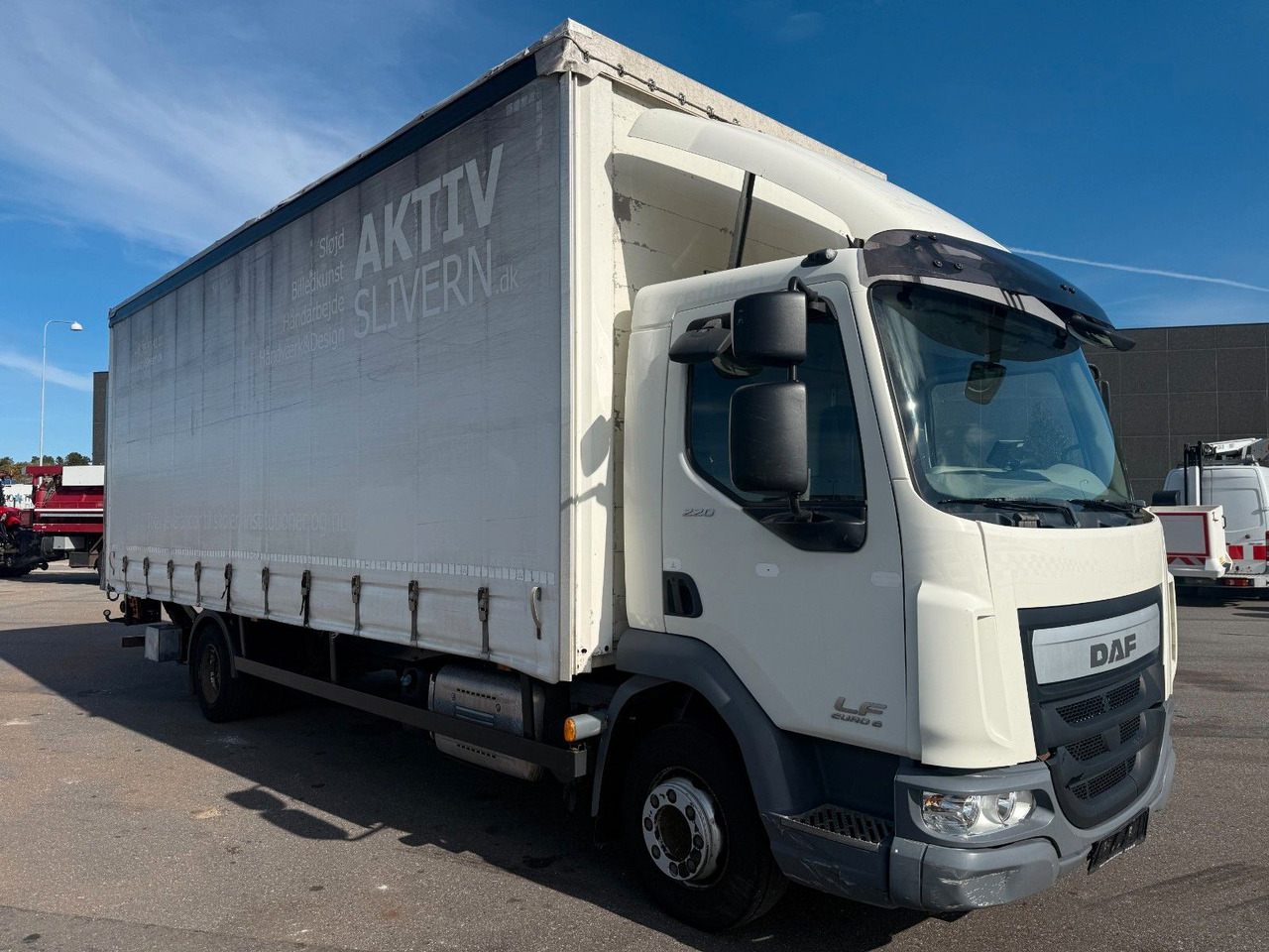DAF LF 45 /220 4x2 Curtainsider and Taillift Euro 6 - شاحنة ستارة: صور 2 DAF LF 45 /220 4x2 Curtainsider and Taillift Euro 6 - شاحنة ستارة: صور 2
