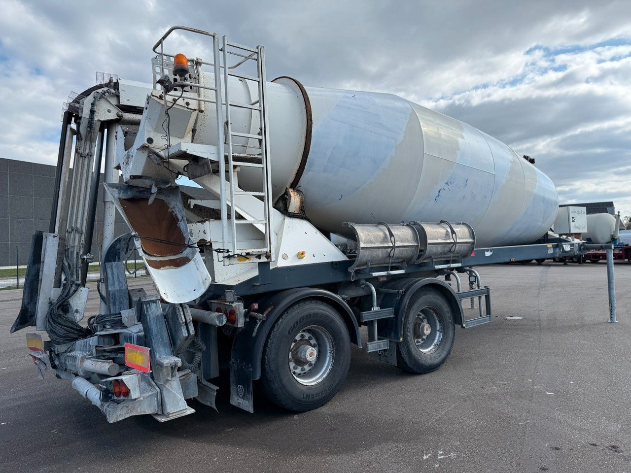 De Buf BM 12-36-2SPR w/ Belt Theam TSR15 / Beton - نصف مقطورة خلاطة خرسانة: صور 4 De Buf BM 12-36-2SPR w/ Belt Theam TSR15 / Beton - نصف مقطورة خلاطة خرسانة: صور 4