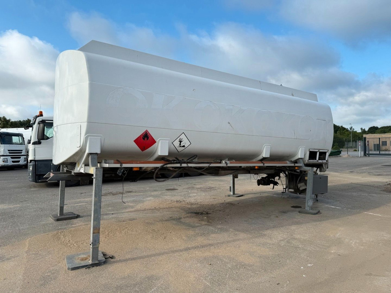 HMK Bilcon 23.800 L ADR Tank - شاحنة صهريج: صور 1 HMK Bilcon 23.800 L ADR Tank - شاحنة صهريج: صور 1