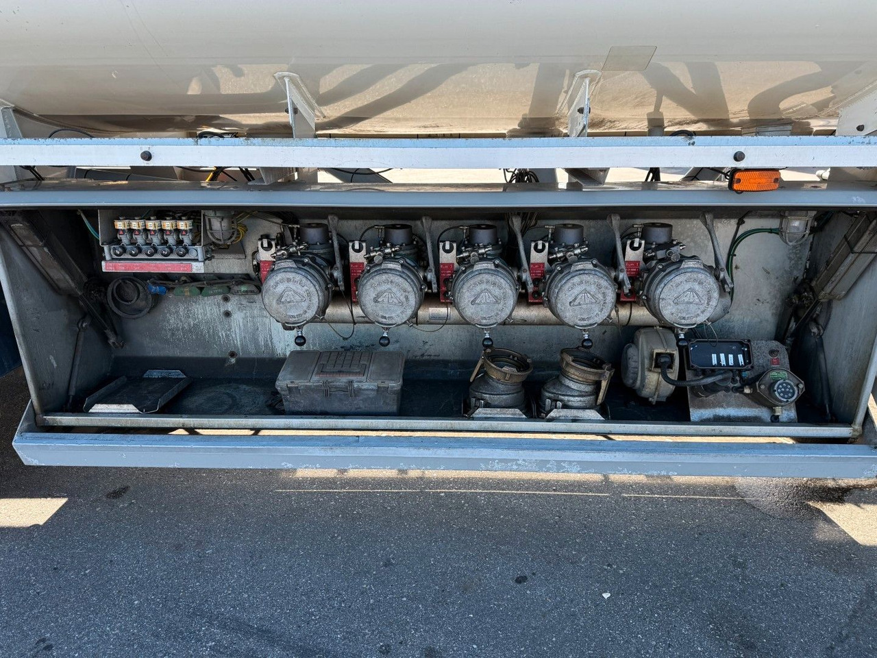 HMK Bilcon 27.000 l. ADR 5 compartment - مقطورة صهريج: صور 5 HMK Bilcon 27.000 l. ADR 5 compartment - مقطورة صهريج: صور 5