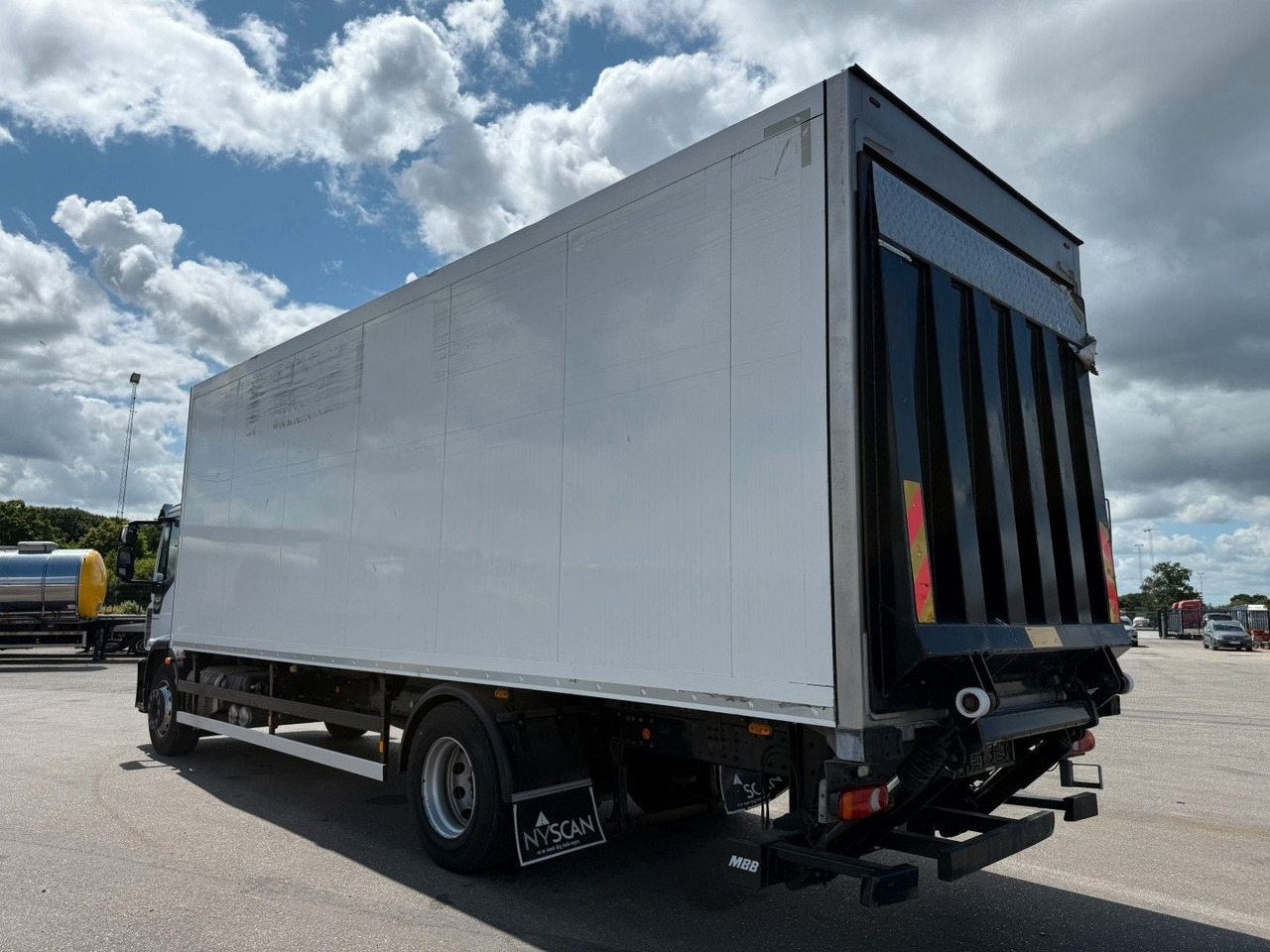 Iveco 180E32 4x2 Schmitz / Thermo King T-1200R Spectru Iveco 180E32 4x2 Schmitz / Thermo King T-1200R Spectru - مبردة شاحنة: صور 4 Iveco 180E32 4x2 Schmitz / Thermo King T-1200R Spectru Iveco 180E32 4x2 Schmitz / Thermo King T-1200R Spectru - مبردة شاحنة: صور 4
