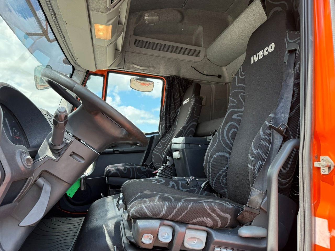 Iveco EuroCargo 180 E28 Euro 6 Freight Iveco EuroCargo 180 E28 Euro 6 Freight / Pritsche - شاحنة ستارة: صور 5 Iveco EuroCargo 180 E28 Euro 6 Freight Iveco EuroCargo 180 E28 Euro 6 Freight / Pritsche - شاحنة ستارة: صور 5