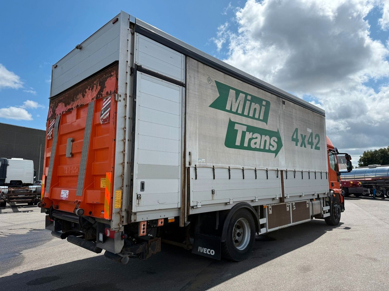 Iveco EuroCargo 180 E28 Euro 6 Freight Iveco EuroCargo 180 E28 Euro 6 Freight / Pritsche - شاحنة ستارة: صور 3 Iveco EuroCargo 180 E28 Euro 6 Freight Iveco EuroCargo 180 E28 Euro 6 Freight / Pritsche - شاحنة ستارة: صور 3