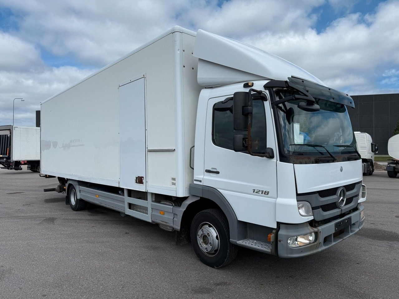 Mercedes-Benz Atego 1218 4x2 Euro 5 8,0 m. koffer - بصندوق مغلق شاحنة: صور 2 Mercedes-Benz Atego 1218 4x2 Euro 5 8,0 m. koffer - بصندوق مغلق شاحنة: صور 2