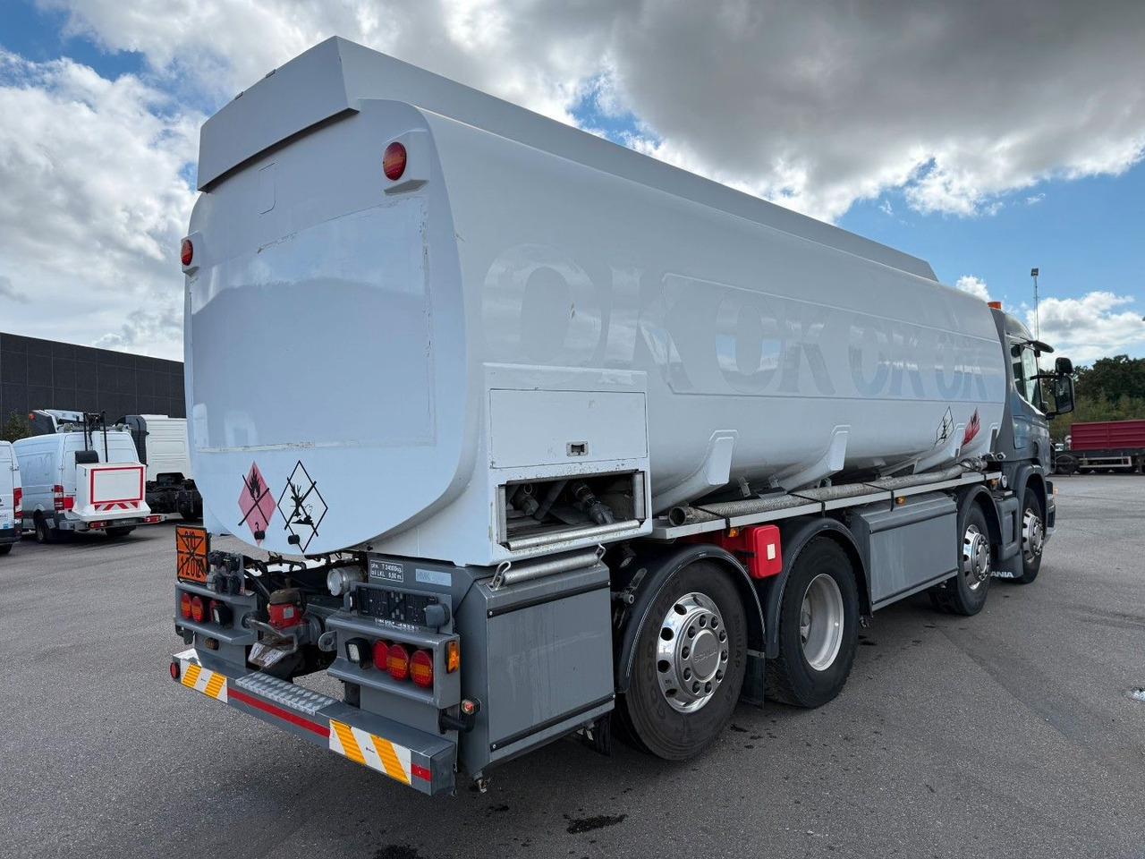 Scania P400 8x2*6 HMK Bilcon 24.000 l. ADR Euro 5 - شاحنة صهريج: صور 3 Scania P400 8x2*6 HMK Bilcon 24.000 l. ADR Euro 5 - شاحنة صهريج: صور 3